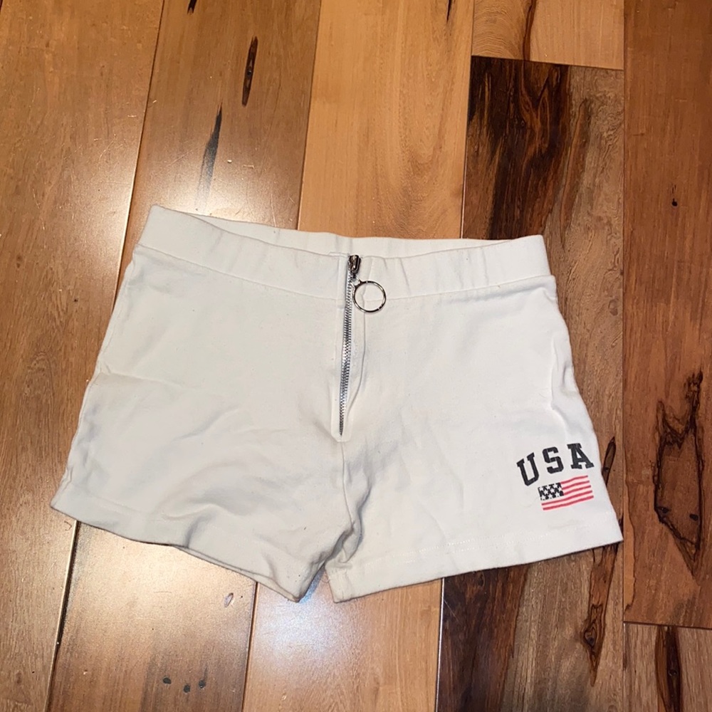 LIKE NEW~ VINTAGE IN CHARGE USA SHORTS HOTPANTS ~ SIZE SMALL